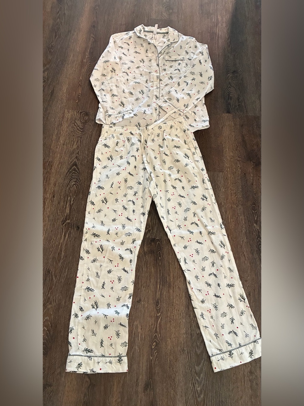 Gilligan & O'Malley Cream Christmas Print Women's Pajama Set